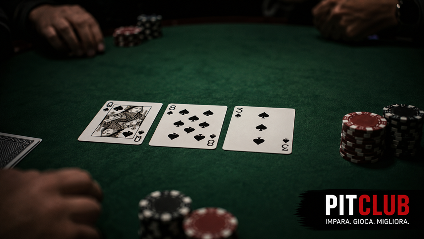 Flop monotone nel poker: come giocare con tre carte dello stesso seme